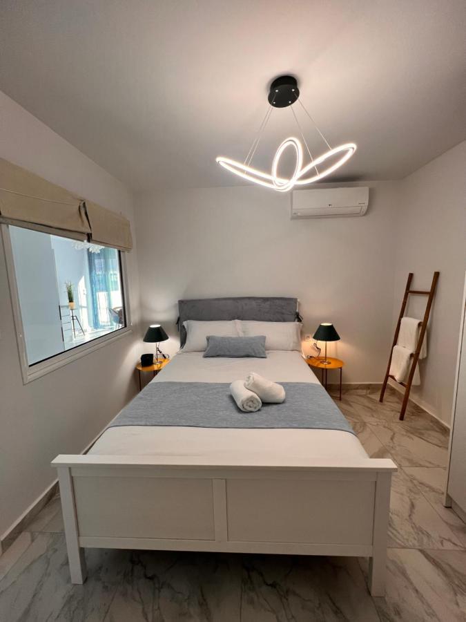 Casa De Tres Hermanos In The Heart Of Athènes Extérieur photo